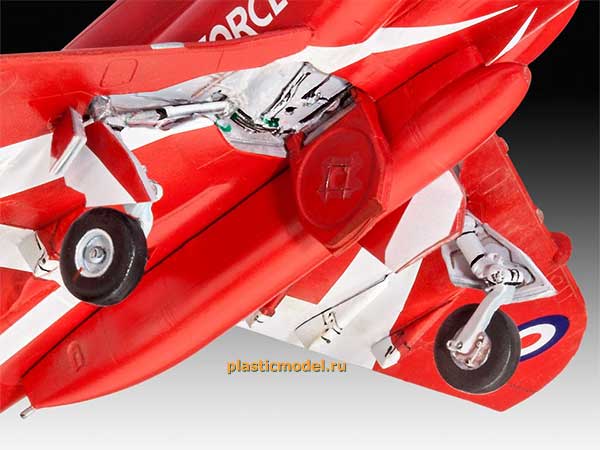Revell 04921 BAe Hawk T.1 Red Arrows (Бритиш Эйроспейс «Хок» Т1 лёгкий штурмовик блитанской пилотажной группы «Ред Арроуз» / «Красные стрелы»)