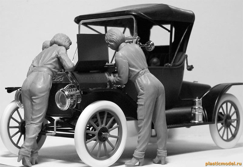 ICM 24009 American Mechanics 1910s (Американские механики 1910-е гг.)
