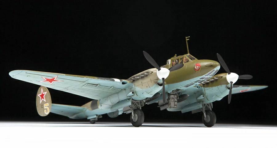 Звезда 7283 Petlyakov Pe-2 Soviet Dive Bomber (Пе-2 Советский пикирующий бомбардировщик)