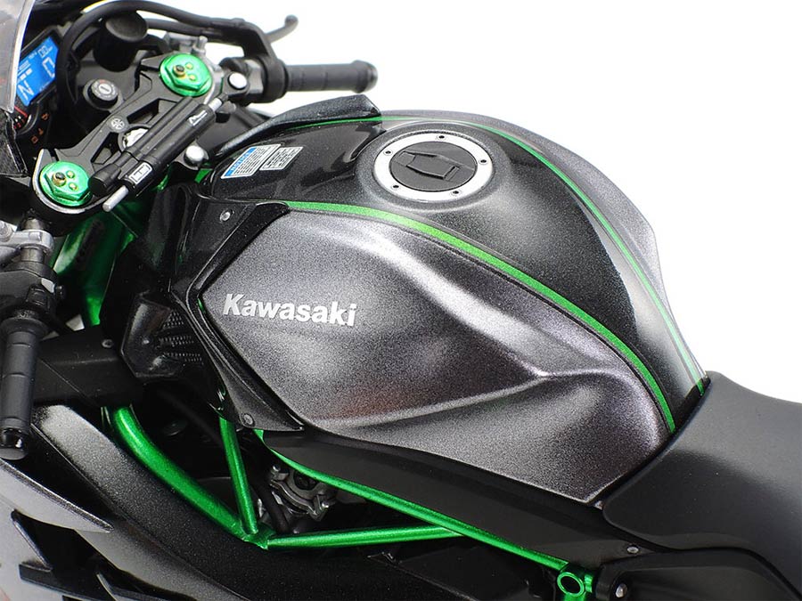 Tamiya 14136 Kawasaki Ninja H2 Carbon (Кавасаки «Ниндзя H2 карбон»)