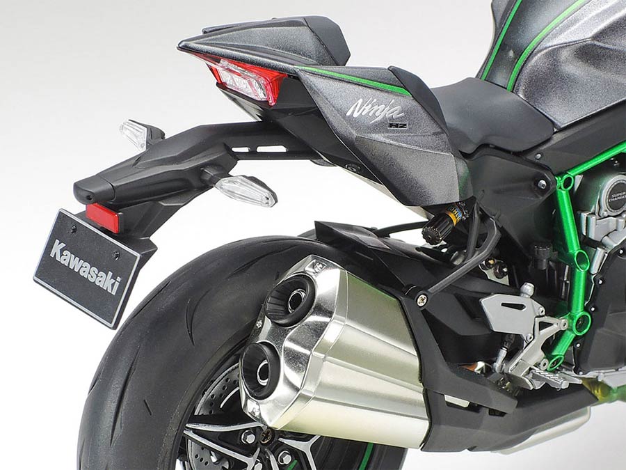 Tamiya 14136 Kawasaki Ninja H2 Carbon (Кавасаки «Ниндзя H2 карбон»)
