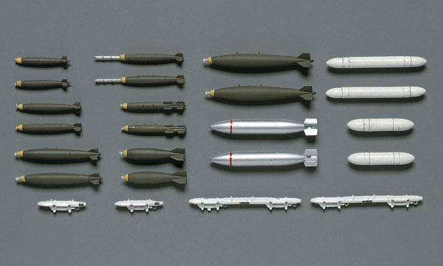 Hasegawa X72-1 Aircraft Weapons:1 U.S. Bombs & Rocket Launchers