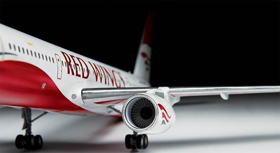 Звезда 7023 Tu-204-100 civil airliner (Ту-204-100 Пассажирский авиалайнер)