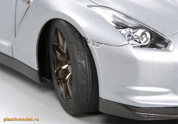 Tamiya 24300 Nissan GT-R (Ниссан GT-R)